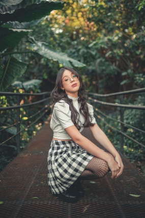 性感诱惑渔网袜美女写真图片